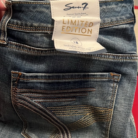 Seven7 Limited Edition - Picture 3 of 3